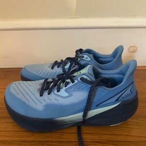 Altra Flow, size 9